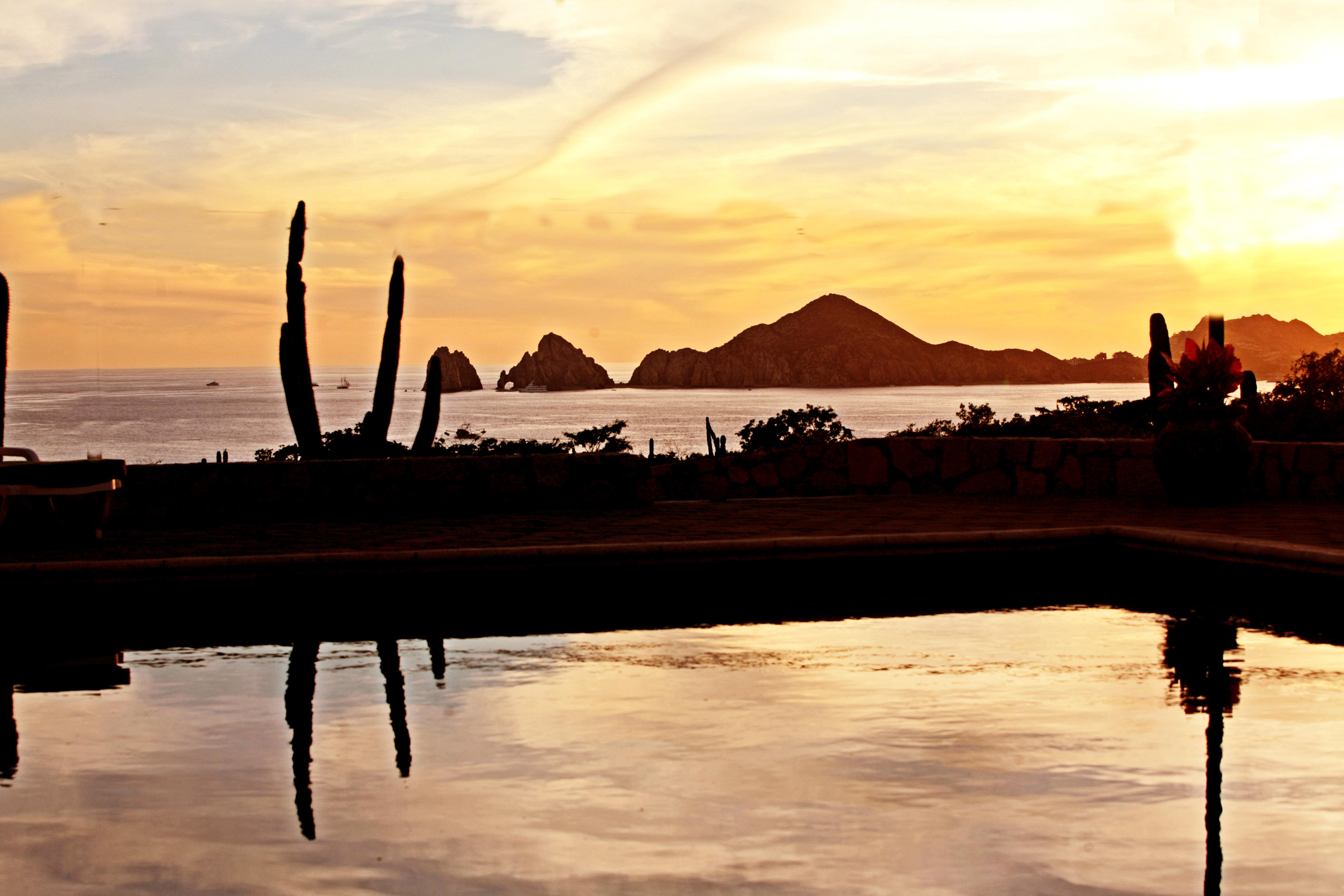 Sunrock Hotel & Suites Cabo San Lucas Exterior photo